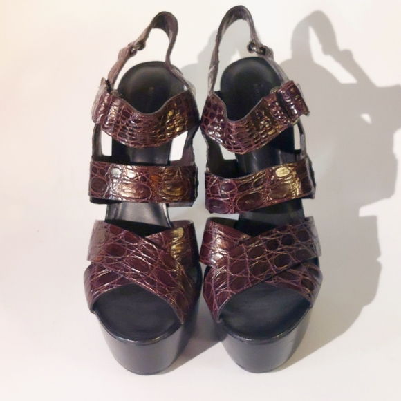 Bottega Veneta burgundy crocodile stamped leather platform heels, EU40.5, EUC - Picture 5 of 15